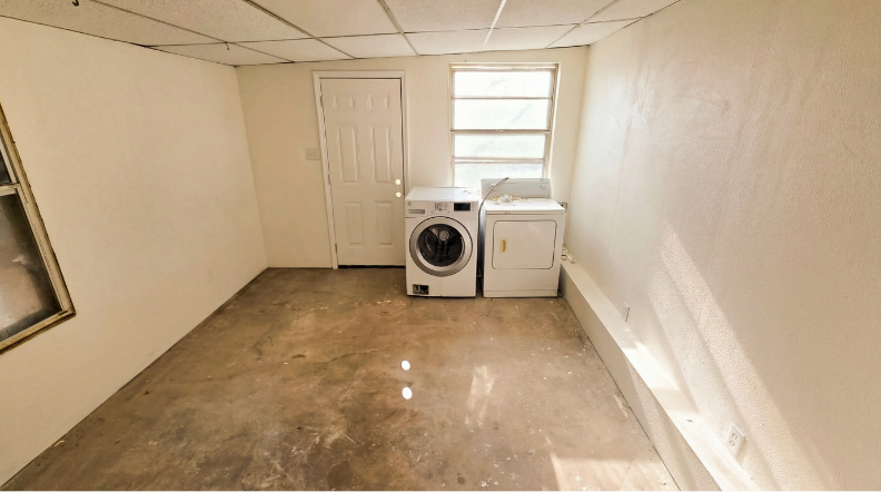 2115 Chapman St - Photo 2 of 8