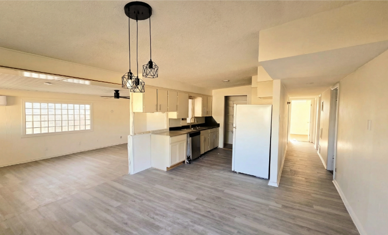 2115 Chapman St - Photo 3 of 8