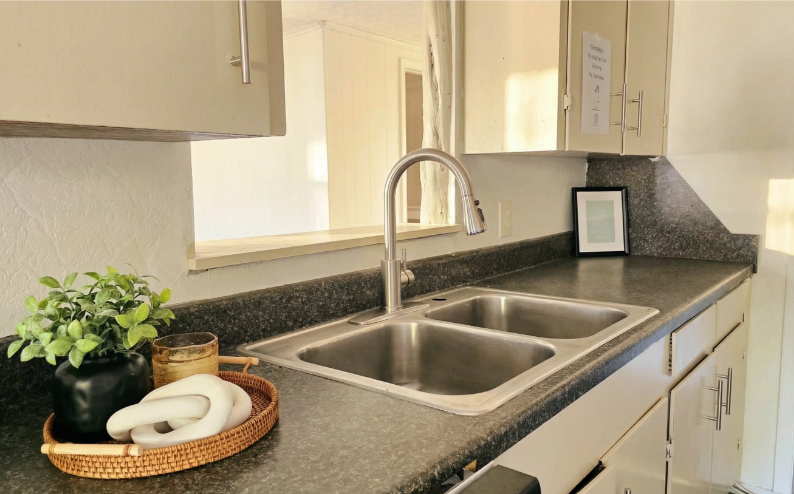 2115 Chapman St - Photo 5 of 8