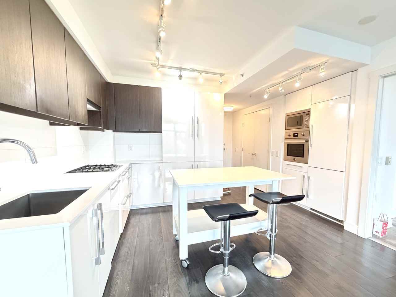 188 Agnes Street - Photo 7 of 11