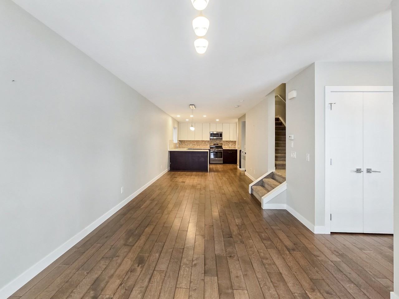 61 30 Ave Sw #NA - Photo 3 of 30