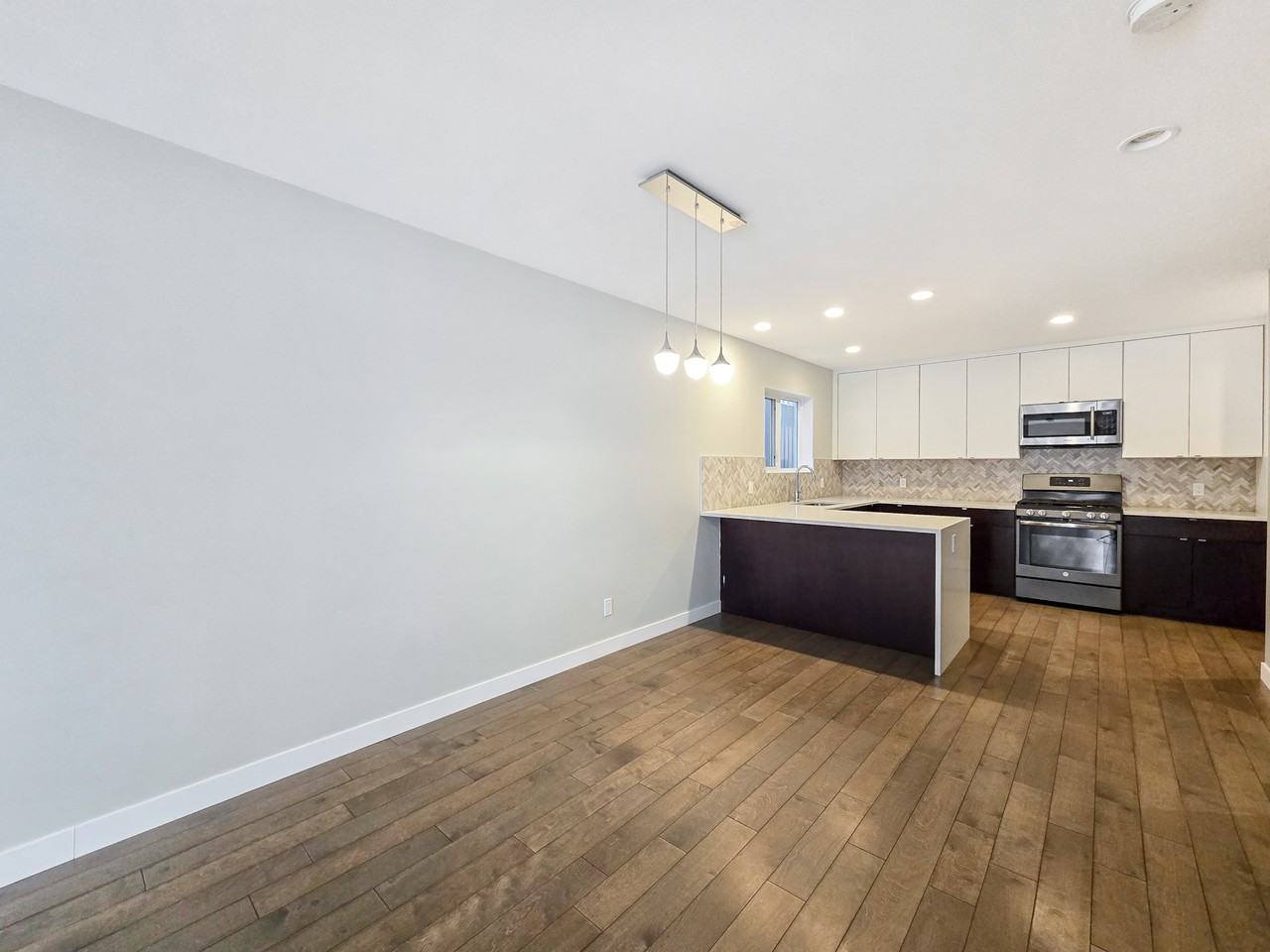 61 30 Ave Sw #NA - Photo 4 of 30