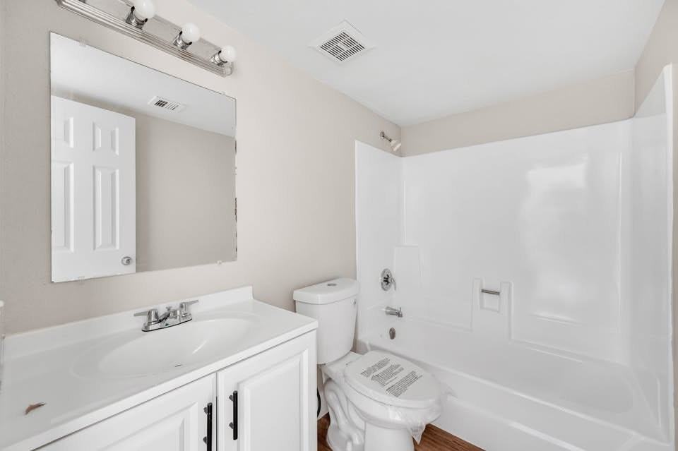 2814 East Le Marche Avenue, Unit 103 - Photo 4 of 13