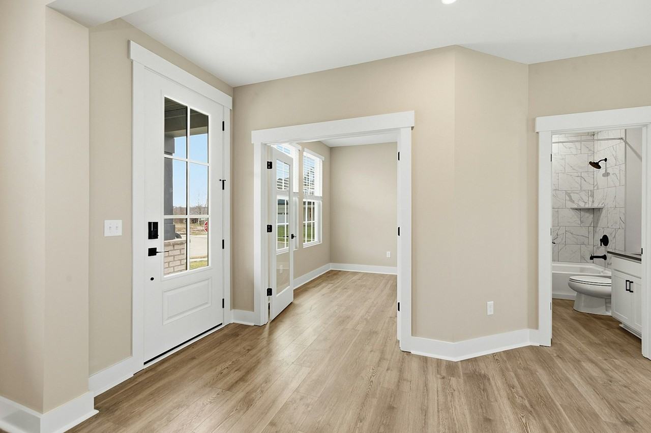 521 Coolmore Court - Photo 4 of 35