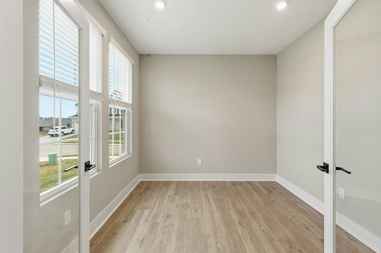 521 Coolmore Court - Photo 5 of 35