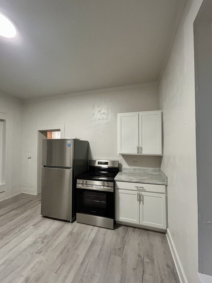 618 Woodlawn Ave #NA - Photo 5 of 20