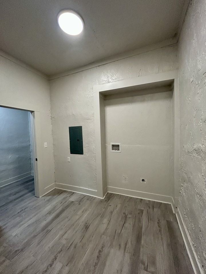 618 Woodlawn Ave #NA - Photo 6 of 20