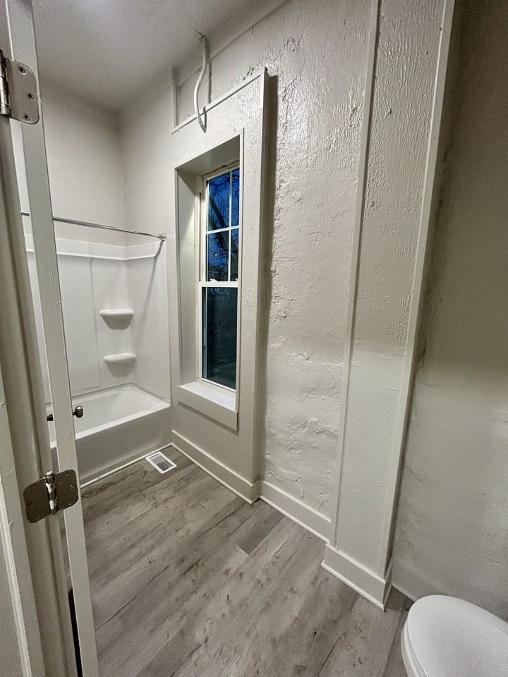 618 Woodlawn Ave #NA - Photo 7 of 20