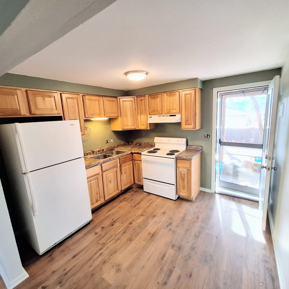 1065 Magnolia St #A - Photo 3 of 18