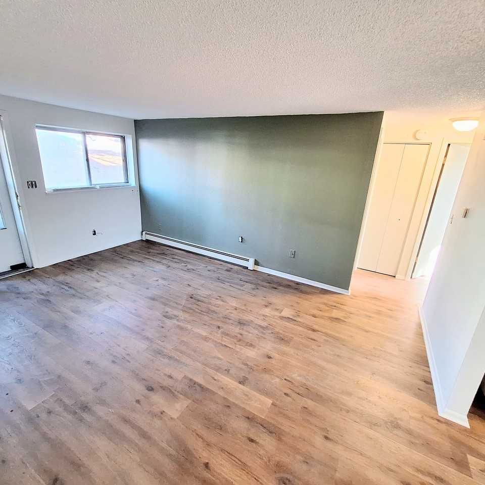 1065 Magnolia St #A - Photo 4 of 18