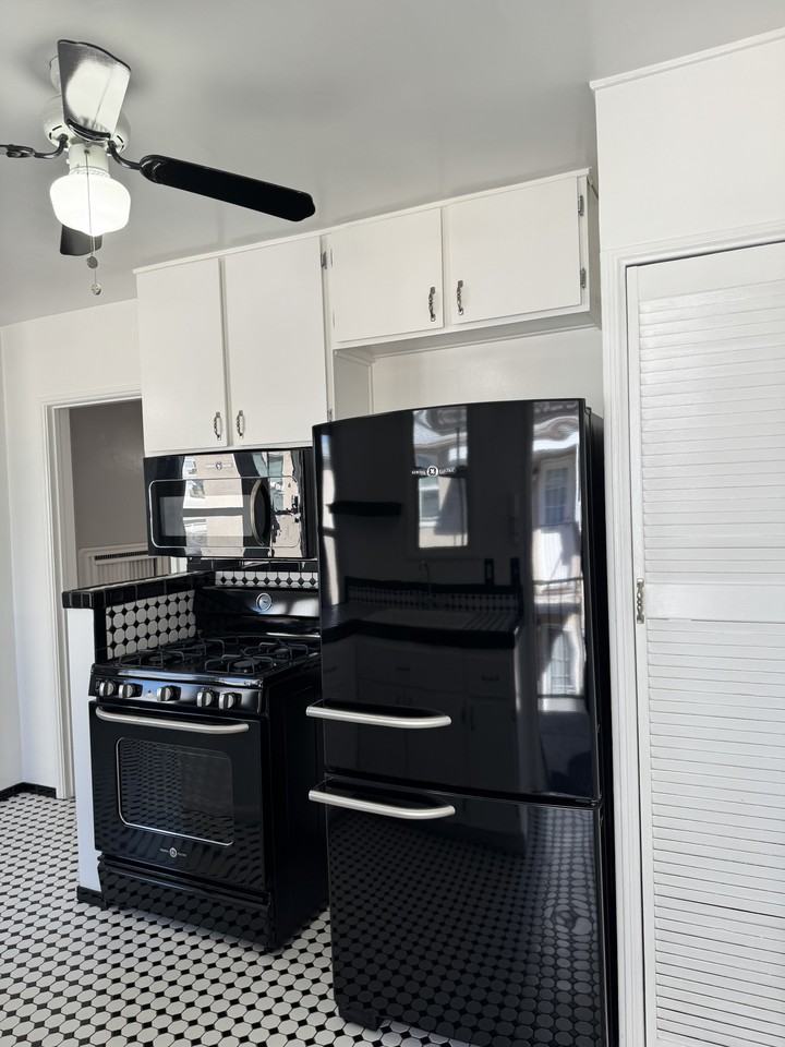 144 N Maple St #144-1-2 - Photo 5 of 18