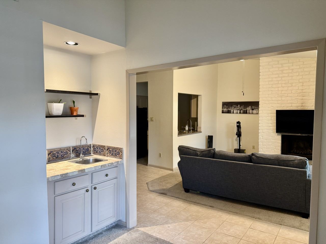 2001 Bering Dr #4A - Photo 5 of 18