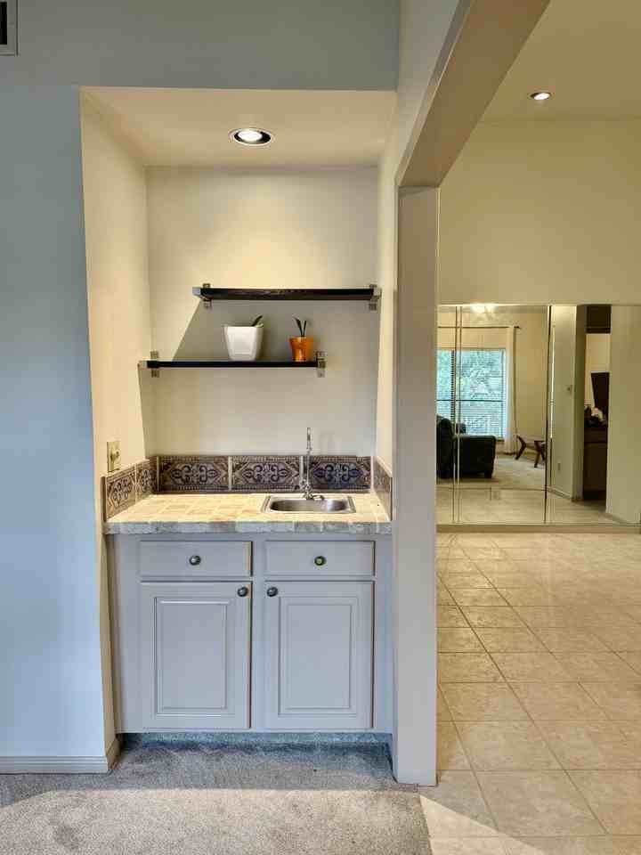 2001 Bering Dr #4A - Photo 6 of 18