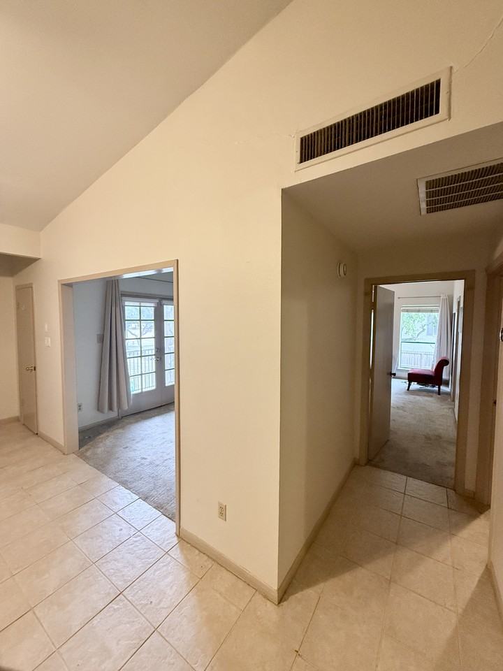 2001 Bering Dr #4A - Photo 7 of 18