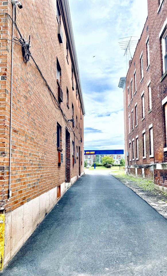 709 Wethersfield Ave #B3 - Photo 6 of 12