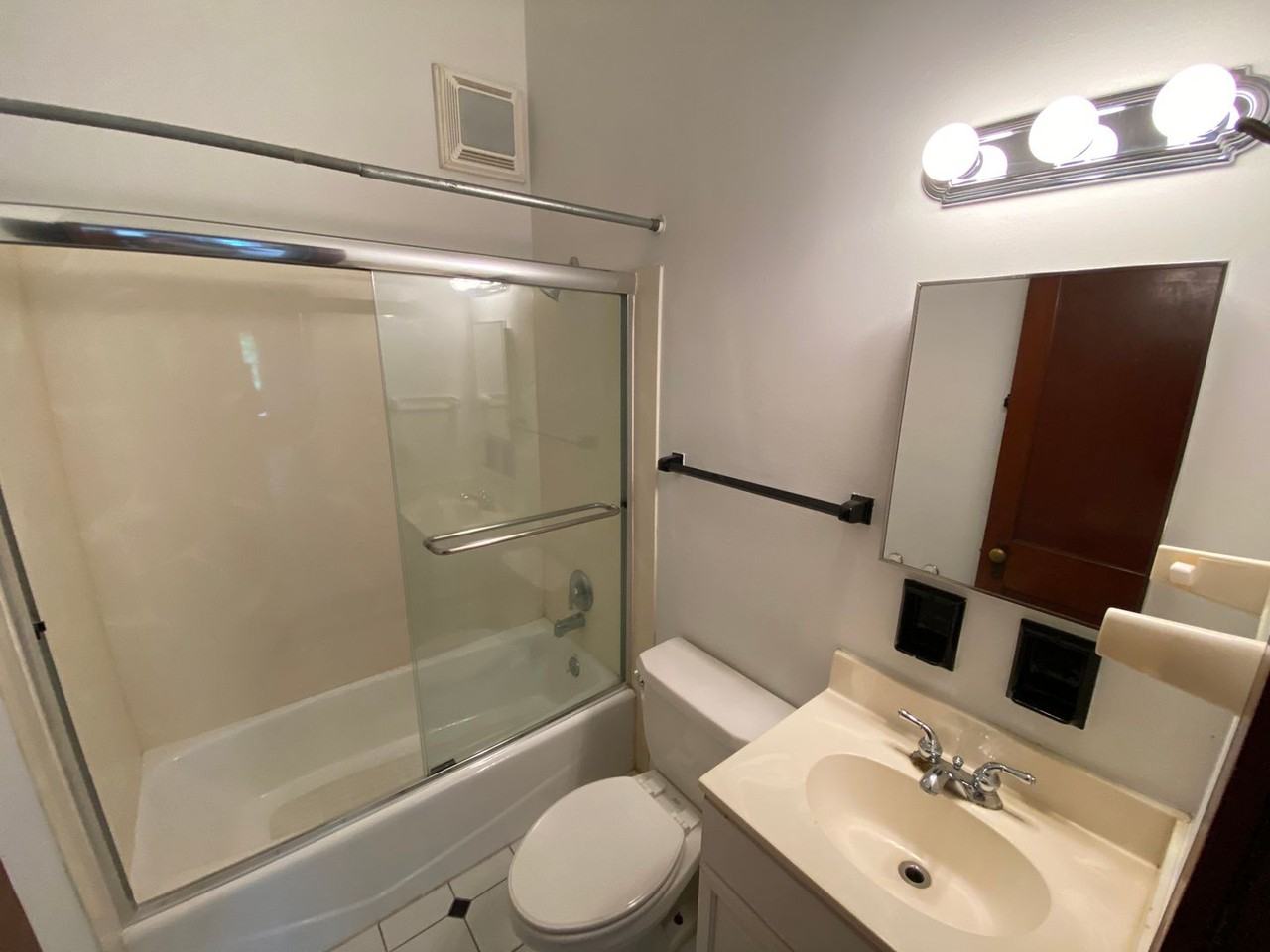 King Ave 218 TPP - Photo 7 of 15