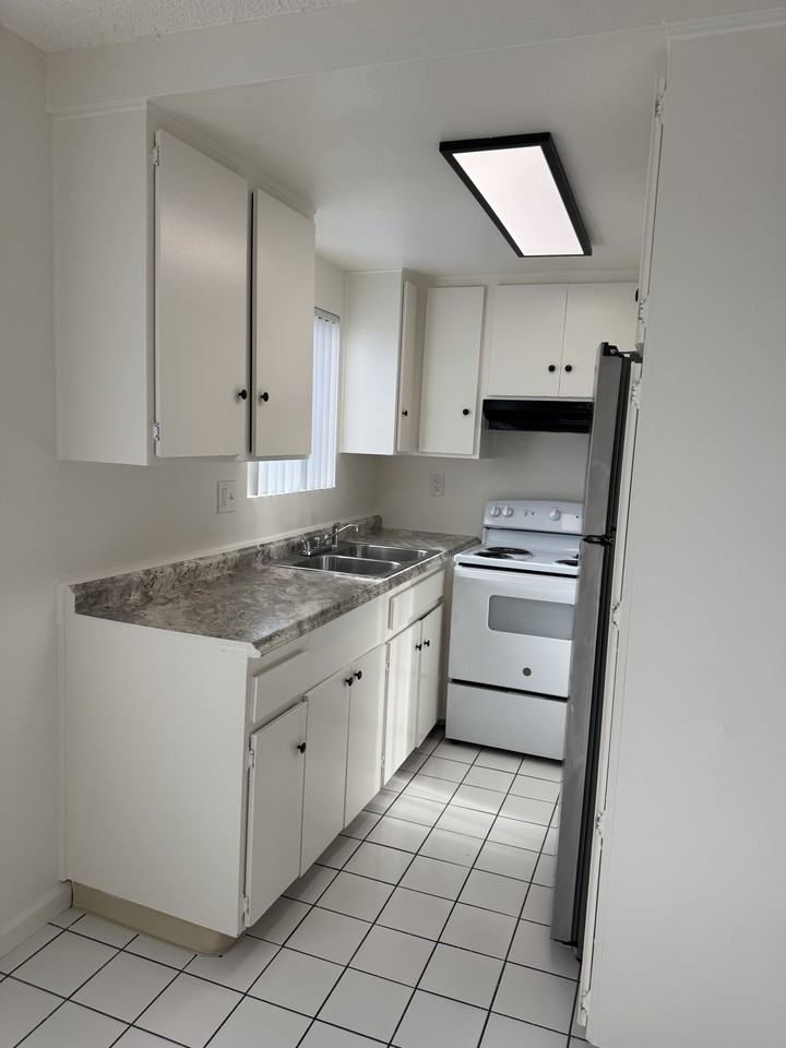 39th St. - Photo 4 of 11