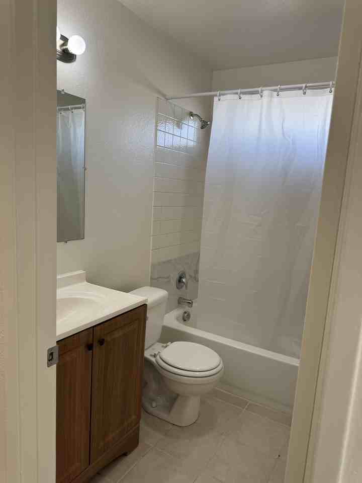 39th St. - Photo 6 of 11