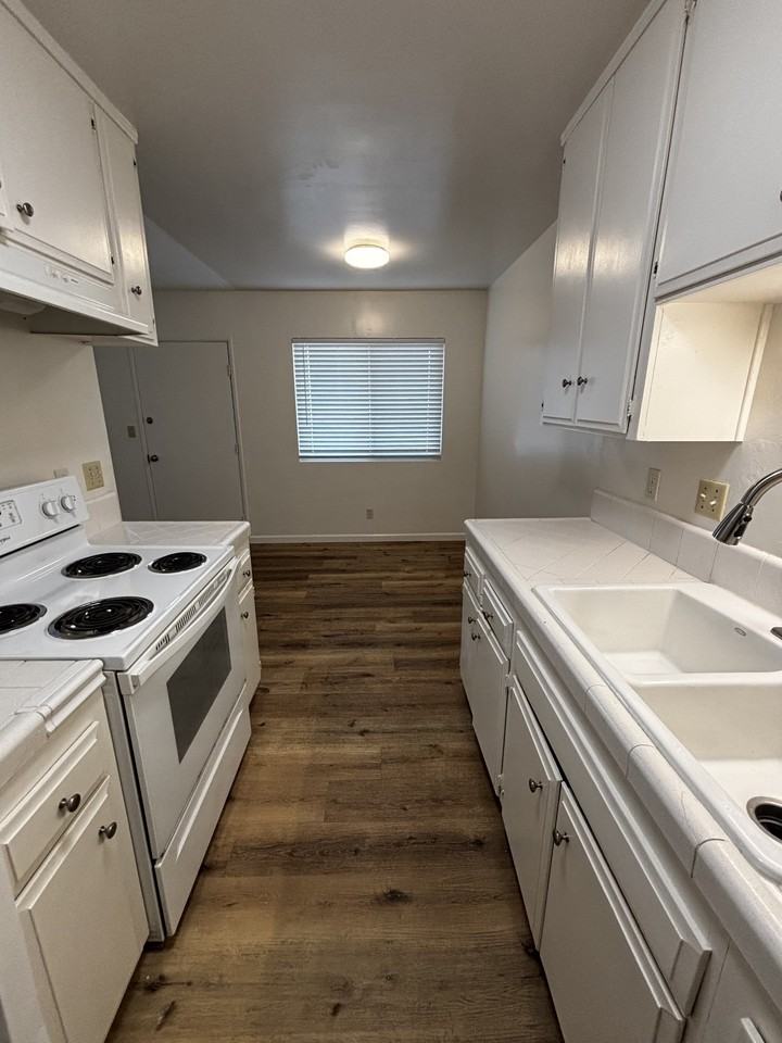 230 DEL MAR AVE - Photo 5 of 14