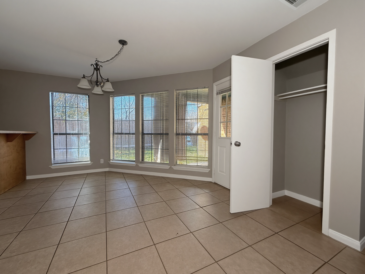 1900 West Taylor Street - Photo 4 of 14