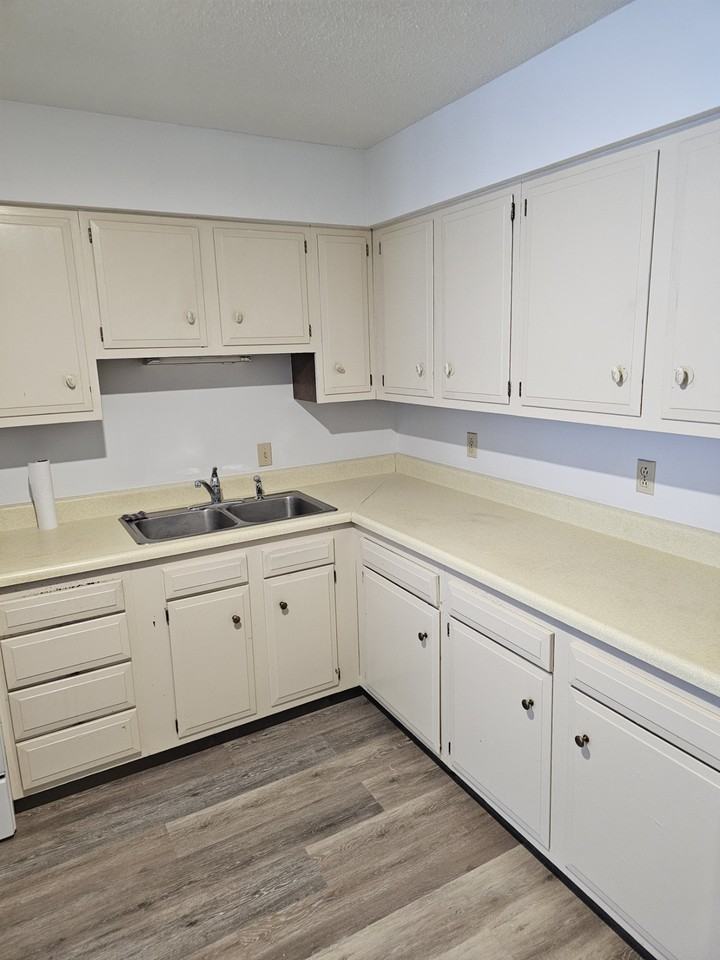 Edmore Apts - Photo 3 of 10