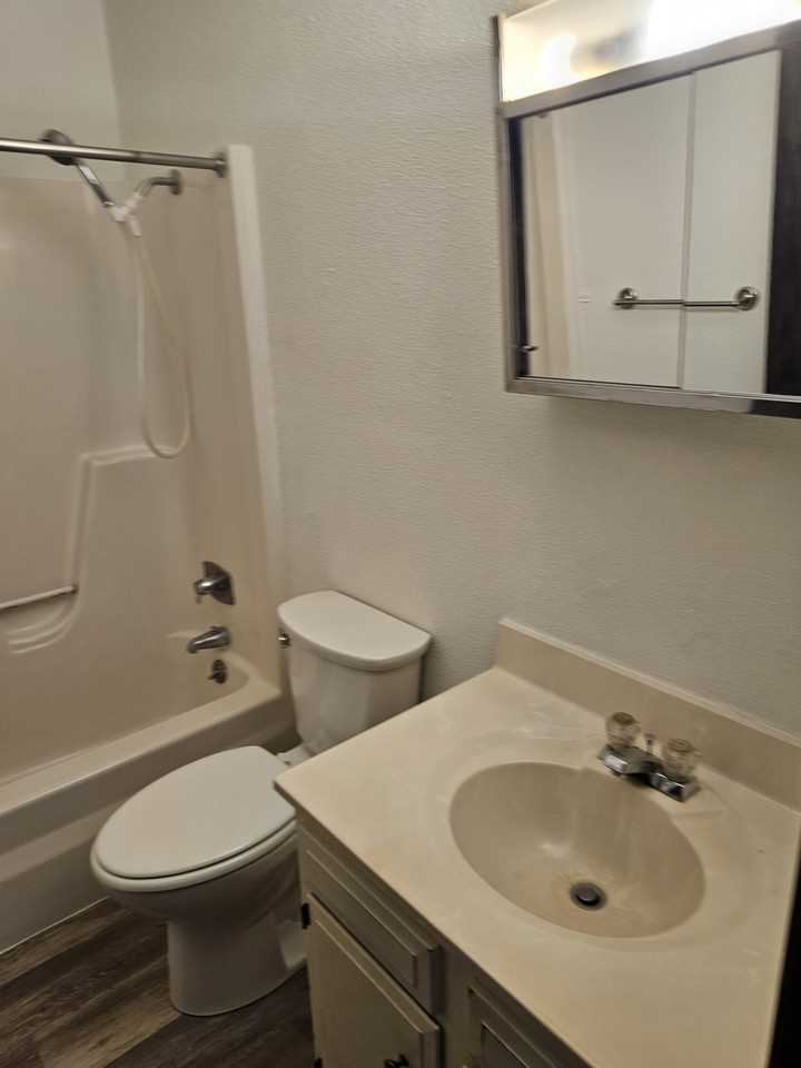 Edmore Apts - Photo 5 of 10