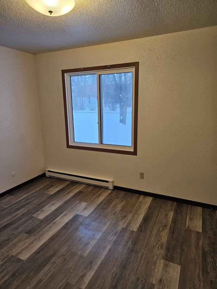 Edmore Apts - Photo 6 of 10