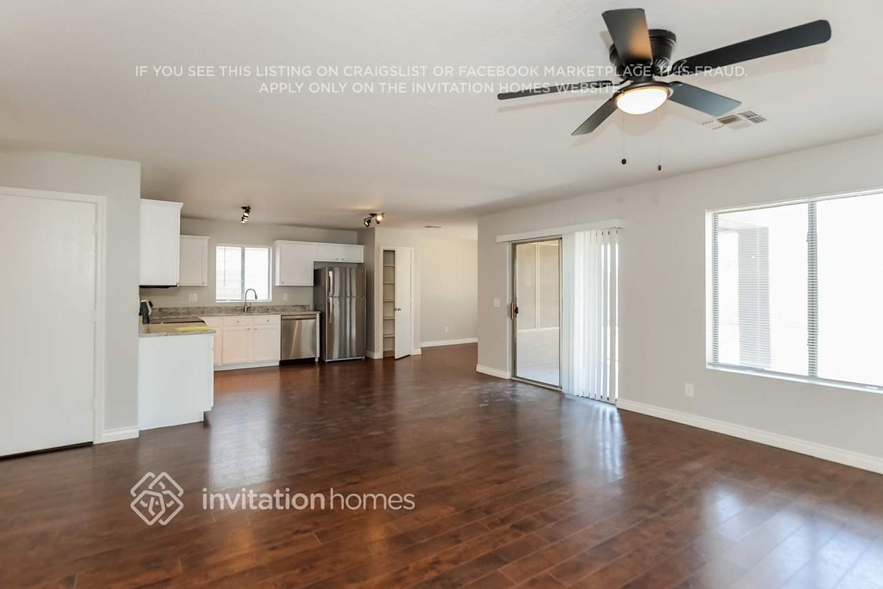 136 S 111th St - Photo 4 of 15