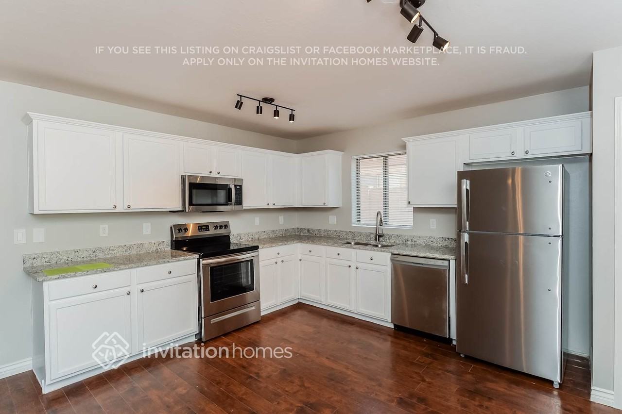 136 S 111th St - Photo 5 of 15