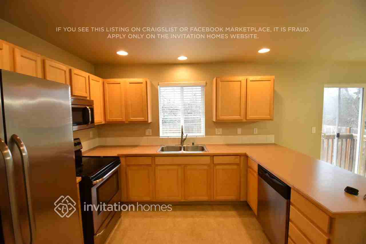 17612 72nd Ave E - Photo 3 of 12