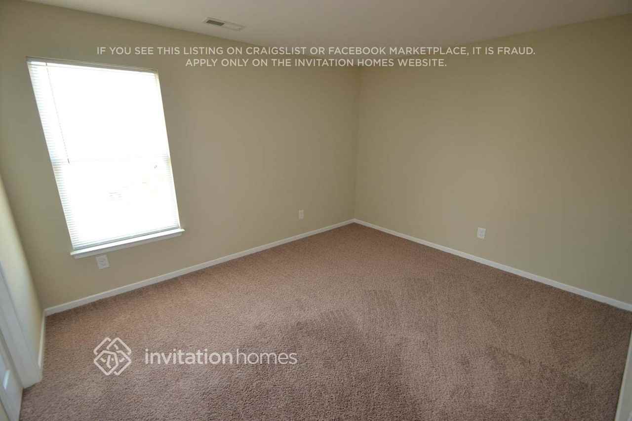 726 Sinclair Dr - Photo 2 of 4