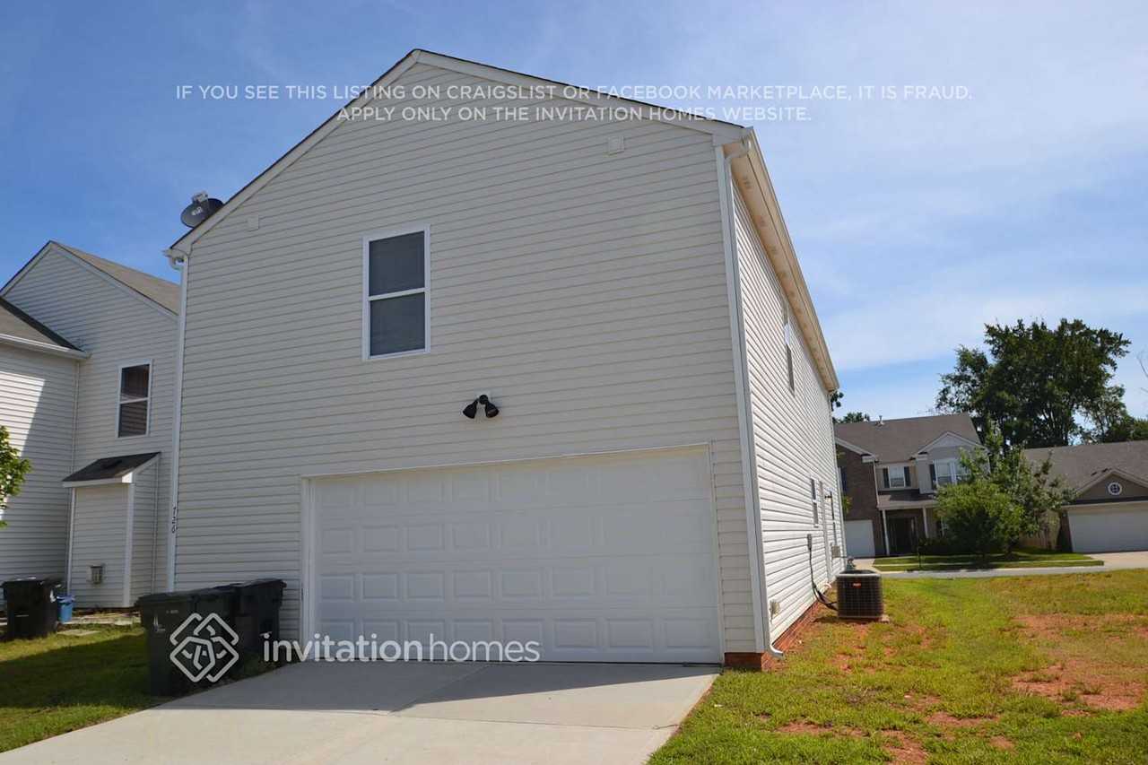 726 Sinclair Dr - Photo 3 of 4