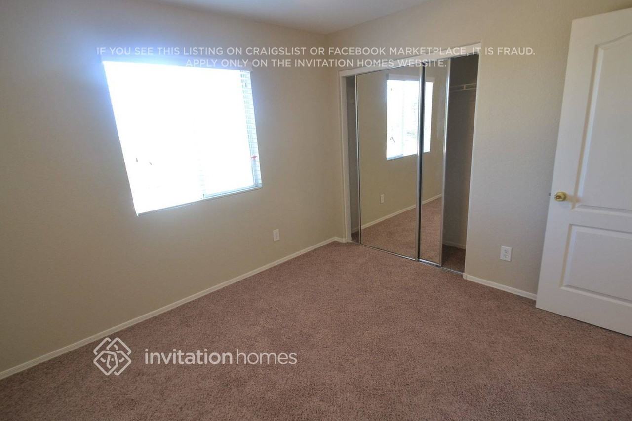 1407 E Mobile Ln - Photo 4 of 9