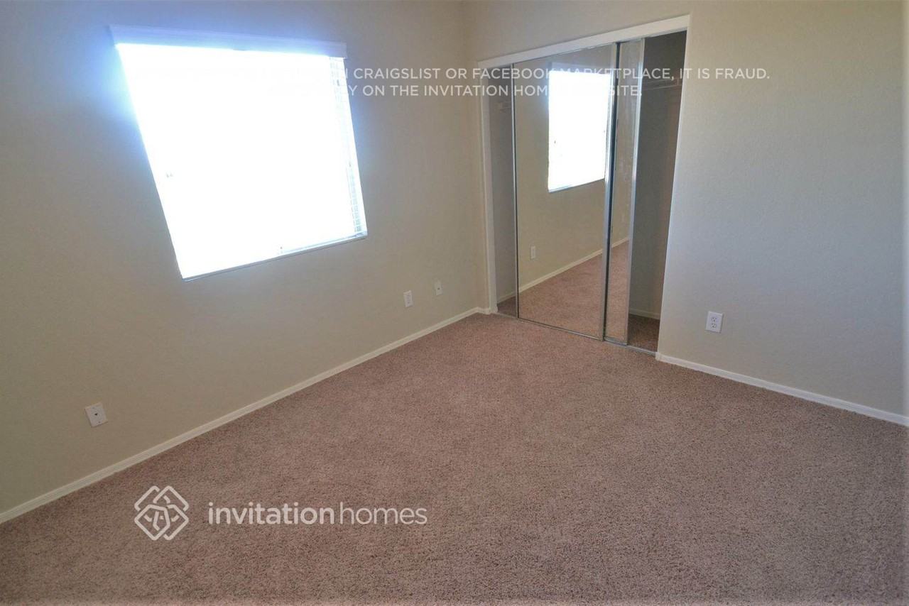 1407 E Mobile Ln - Photo 5 of 9