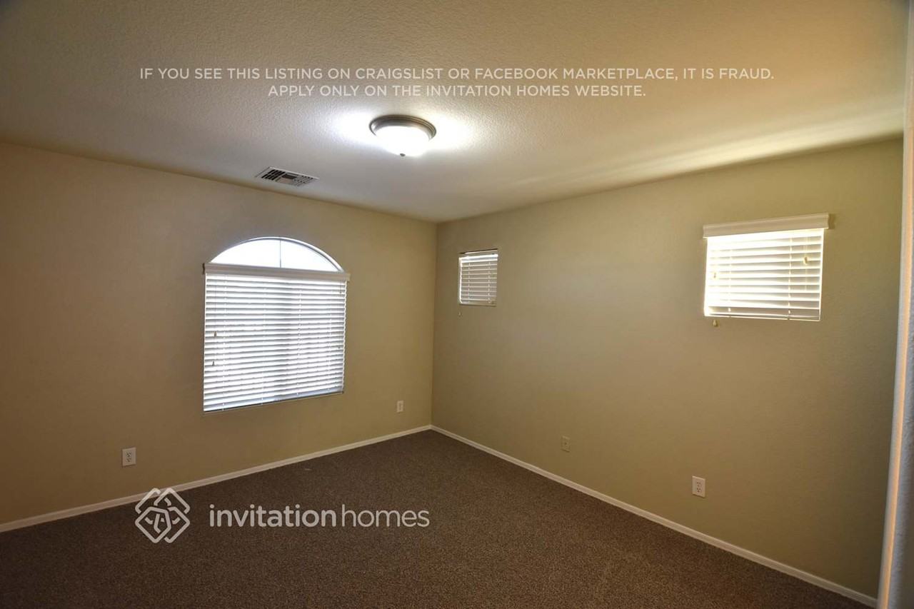 1407 E Mobile Ln - Photo 6 of 9