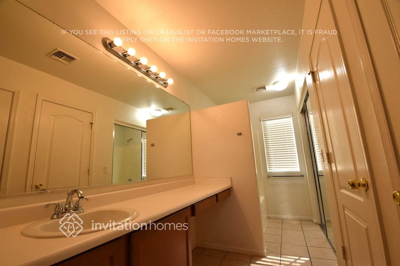 1407 E Mobile Ln - Photo 7 of 9