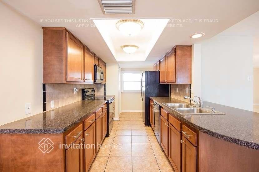 1577 Manchester Blvd - Photo 6 of 24