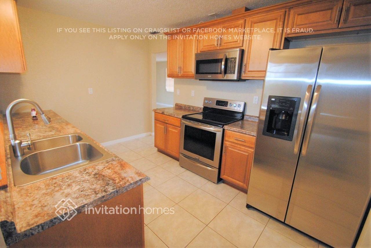 291 Nw 42nd Ave - Photo 4 of 9