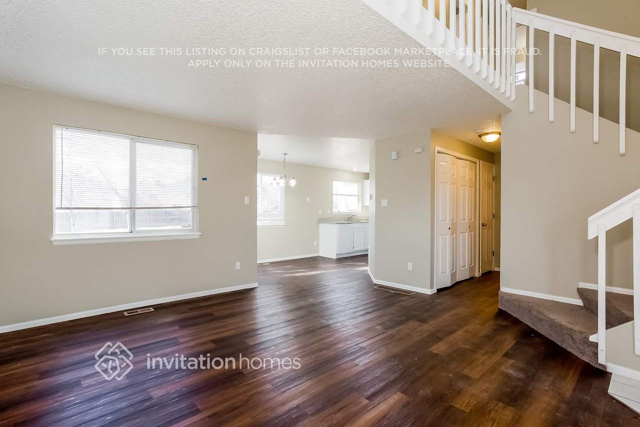 11001 Benton St - Photo 4 of 19