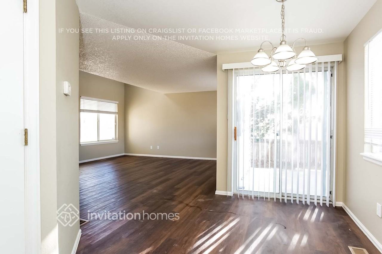 11001 Benton St - Photo 5 of 19