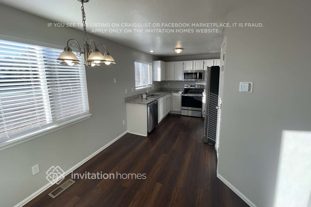 11001 Benton St - Photo 6 of 19