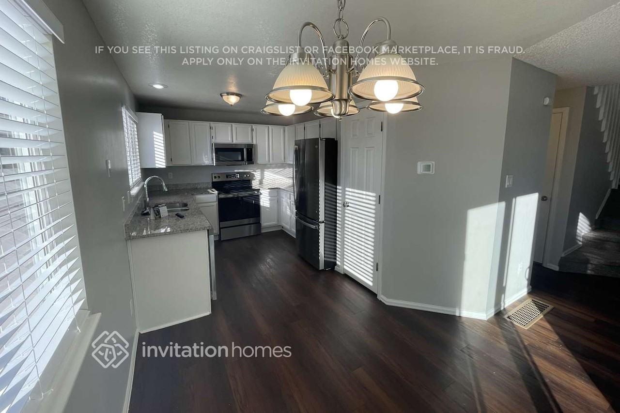 11001 Benton St - Photo 7 of 19