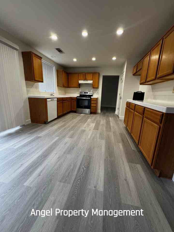 1168 Oak Haven Way #H8 - Photo 3 of 26