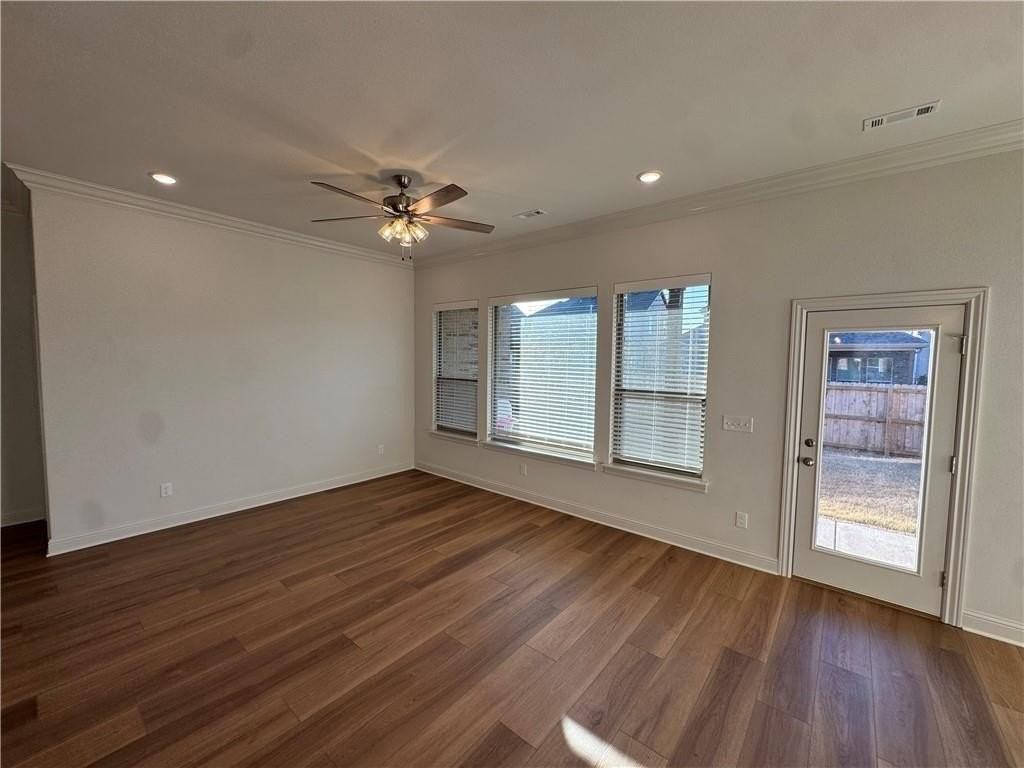 3004 S 14th St - Photo 5 of 32