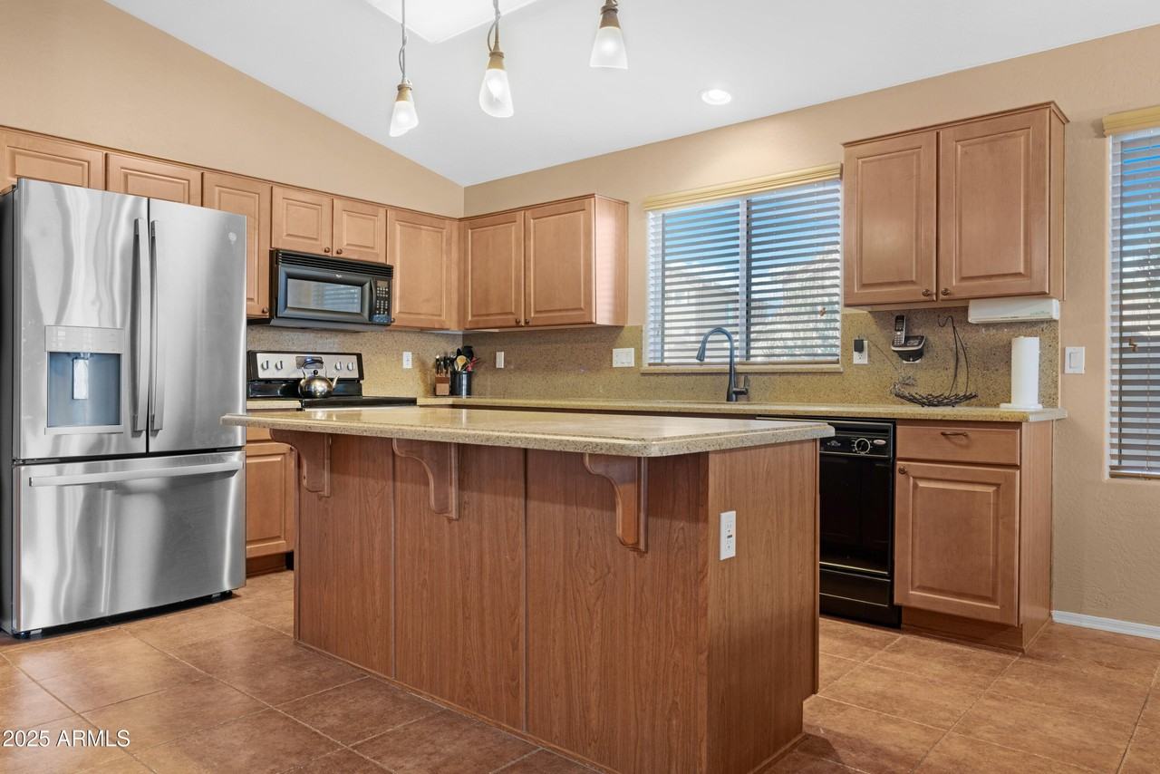 44454 W Oster Dr - Photo 4 of 18