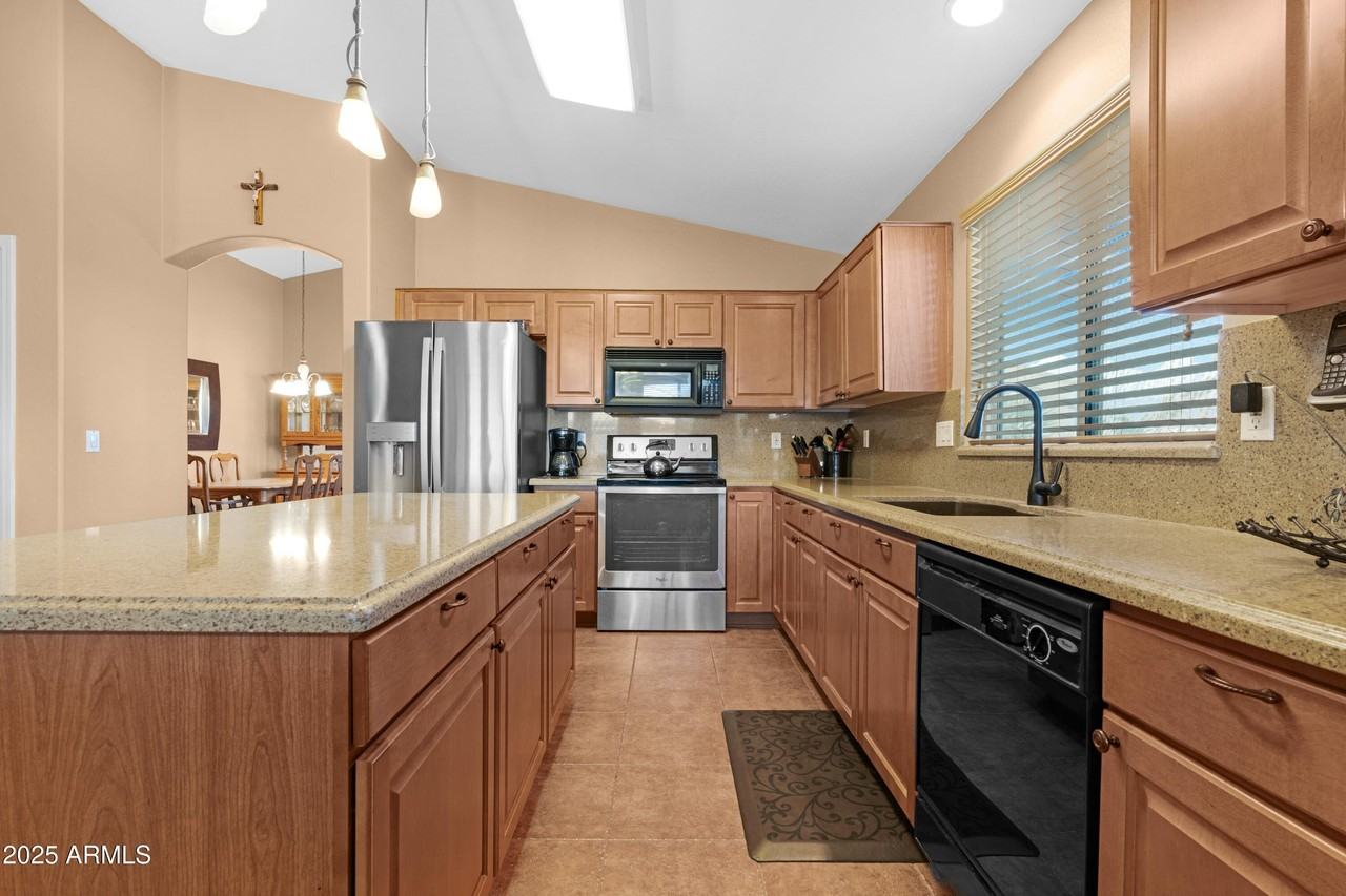 44454 W Oster Dr - Photo 5 of 18