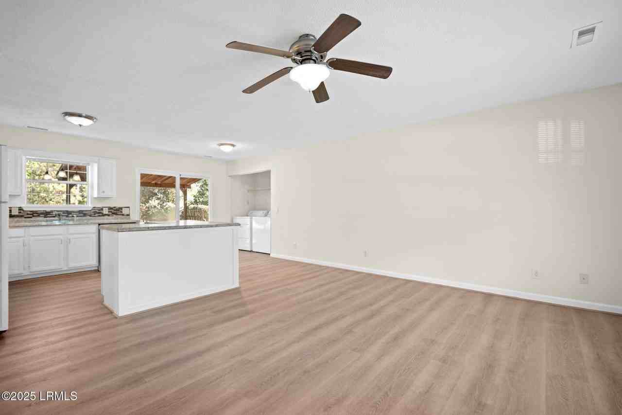 22 Robin Way - Photo 7 of 21