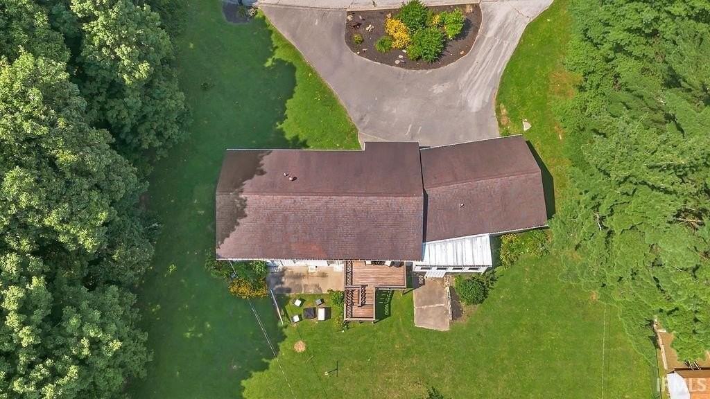 1744 Parkview Dr - Photo 3 of 24