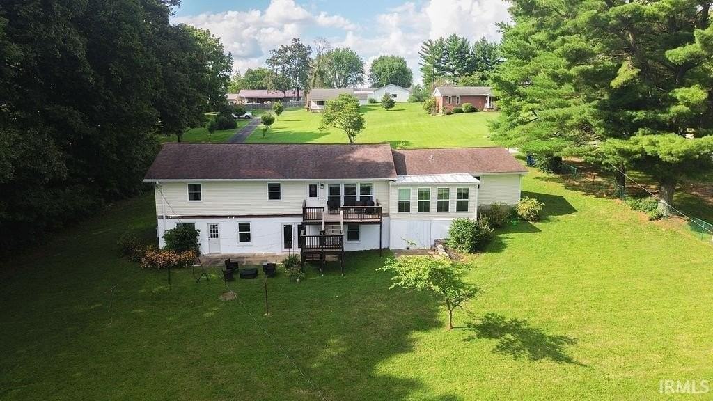 1744 Parkview Dr - Photo 4 of 24