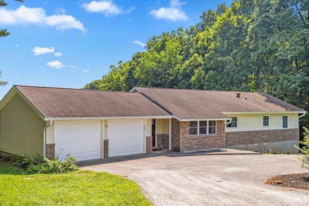 1744 Parkview Dr - Photo 5 of 24